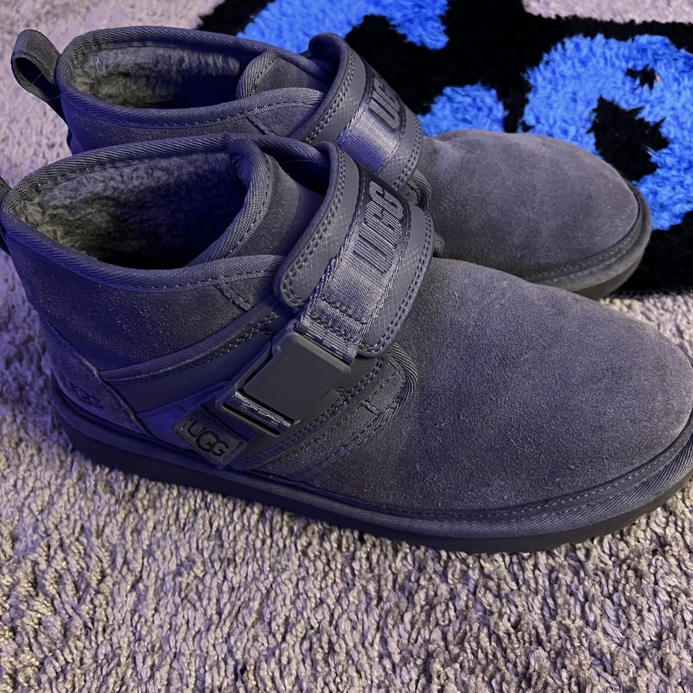 UGG Men’s Grey Suede Strap Boots - Grey
